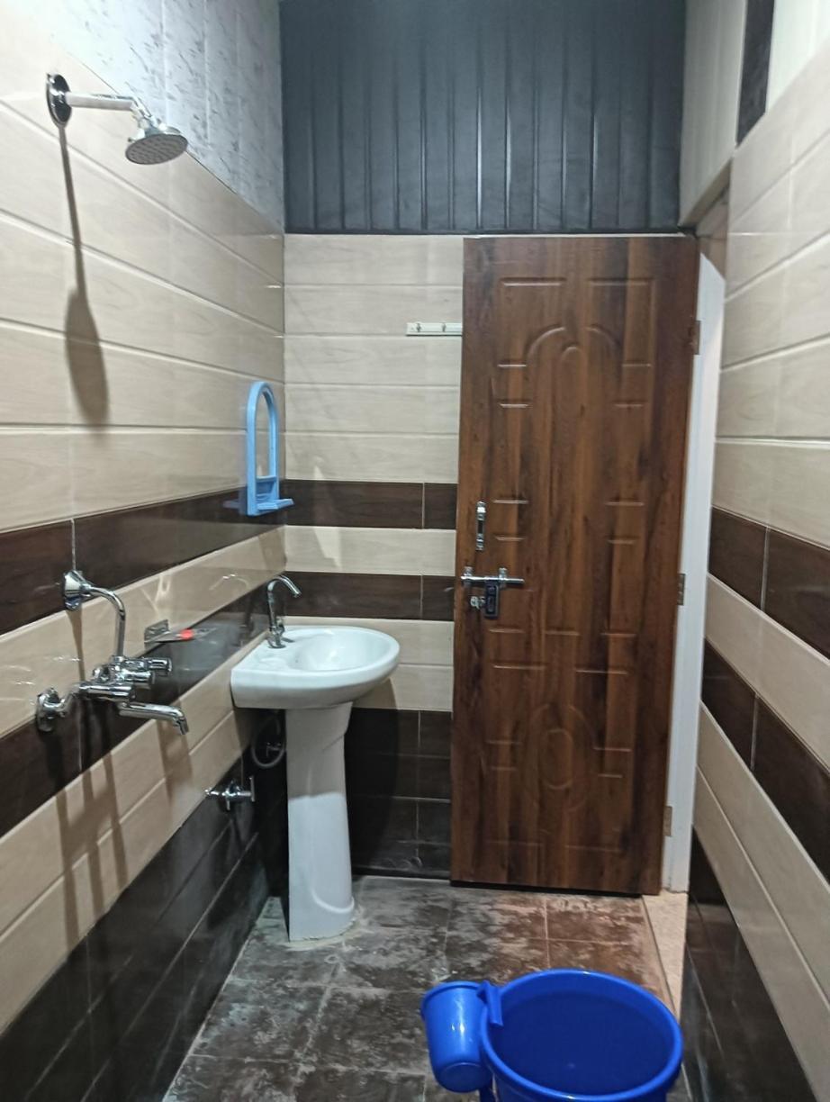 Hotel Chauhan Brothers Uttarkāshi Exteriör bild