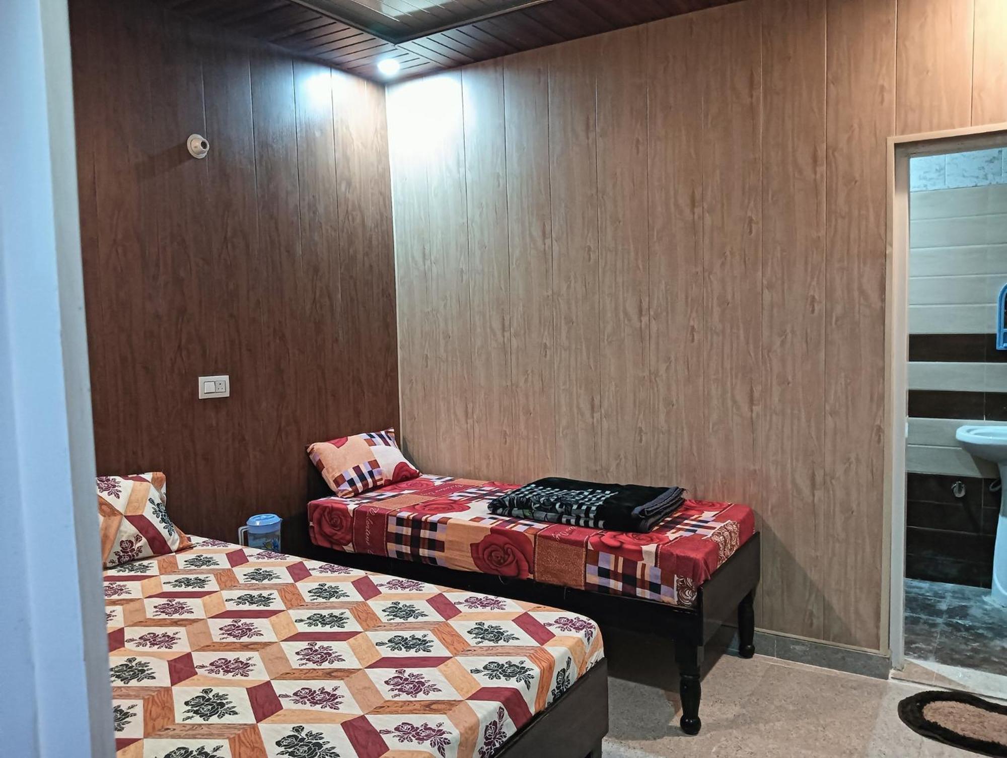 Hotel Chauhan Brothers Uttarkāshi Exteriör bild